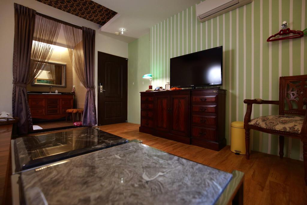 White Rabbit Apartment Hualien City Exterior photo